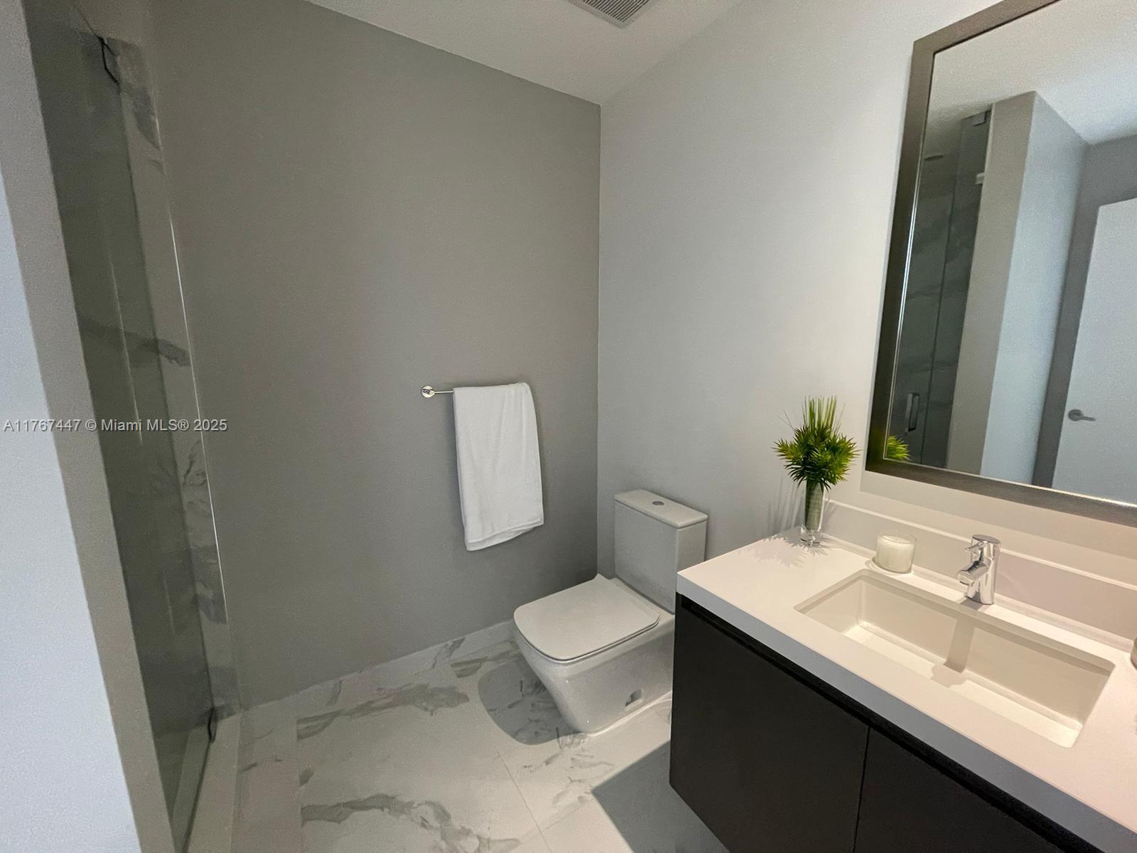 PARAMOUNT MIAMI WORLDCENT - Residential Lease