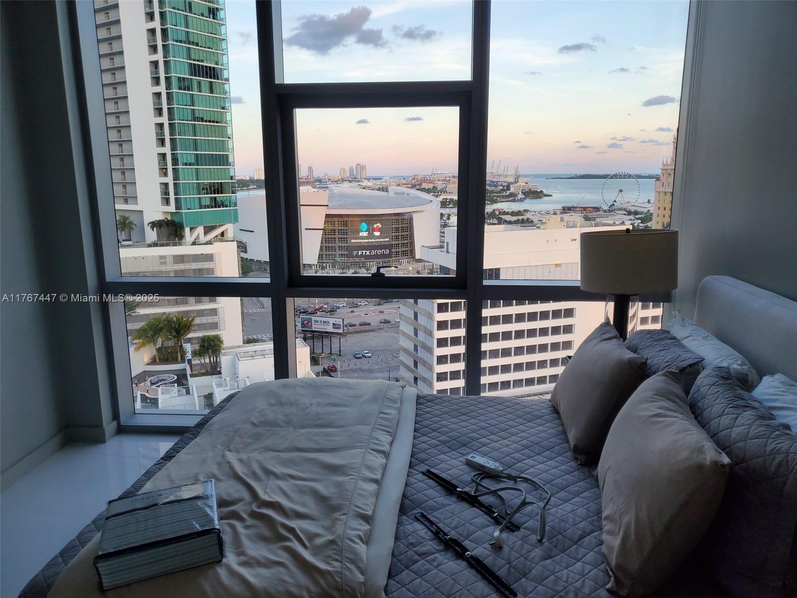 PARAMOUNT MIAMI WORLDCENT - Residential Lease