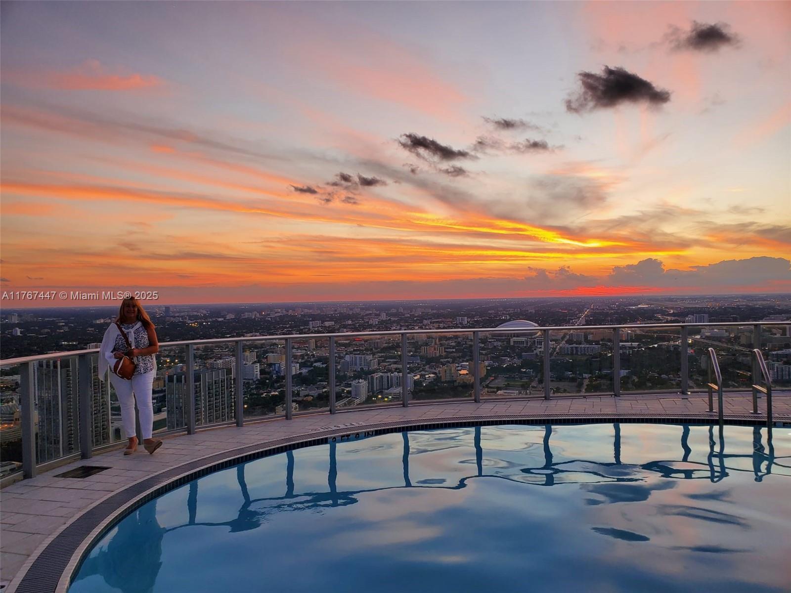 PARAMOUNT MIAMI WORLDCENT - Residential Lease