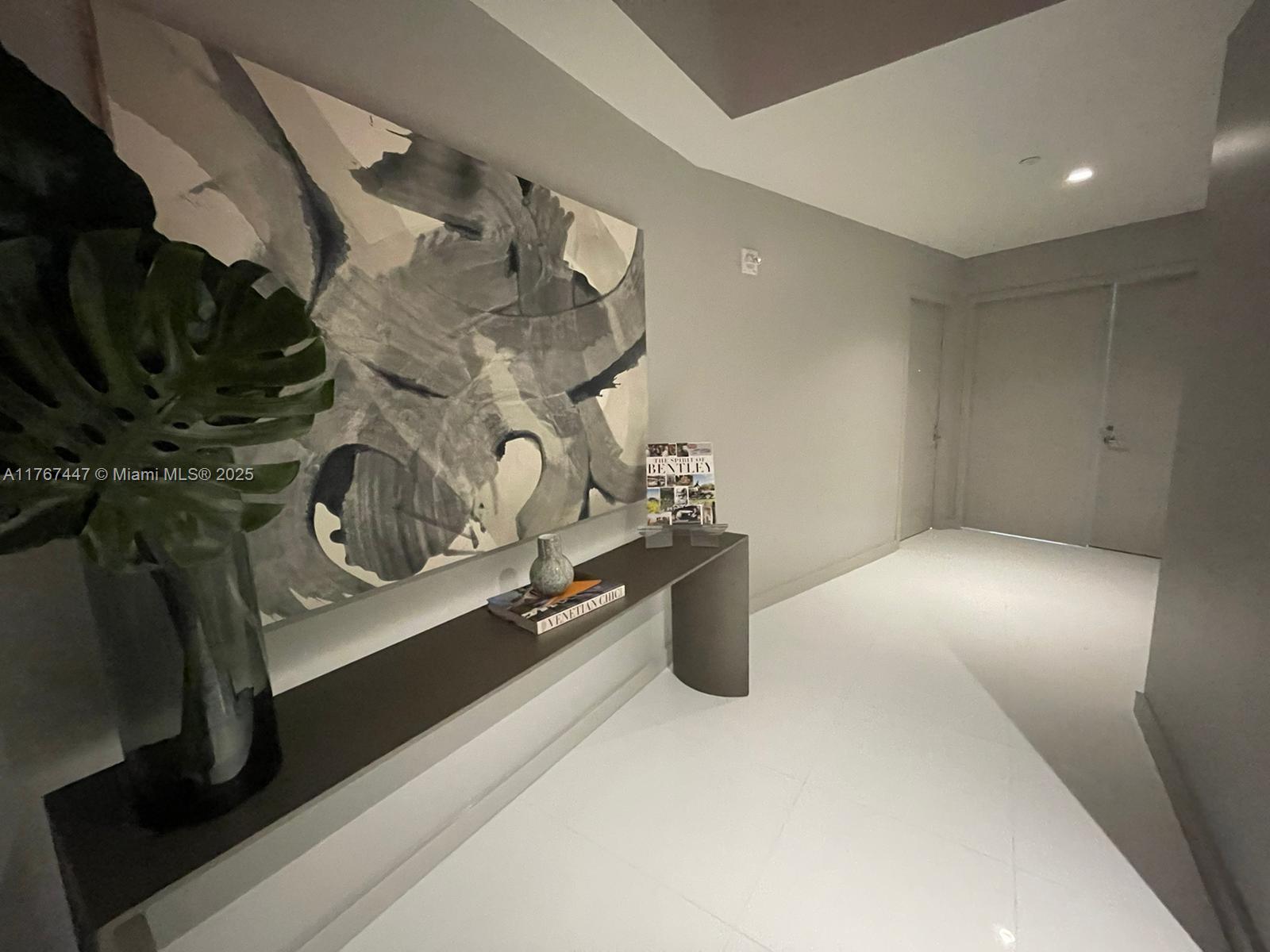 PARAMOUNT MIAMI WORLDCENT - Residential Lease