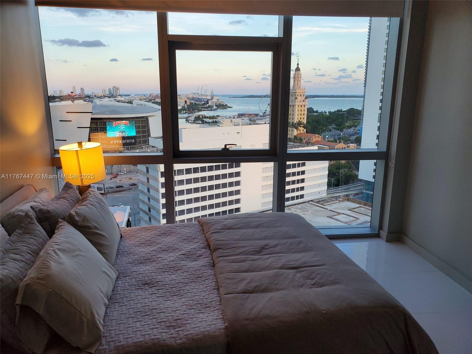 PARAMOUNT MIAMI WORLDCENT - Residential Lease