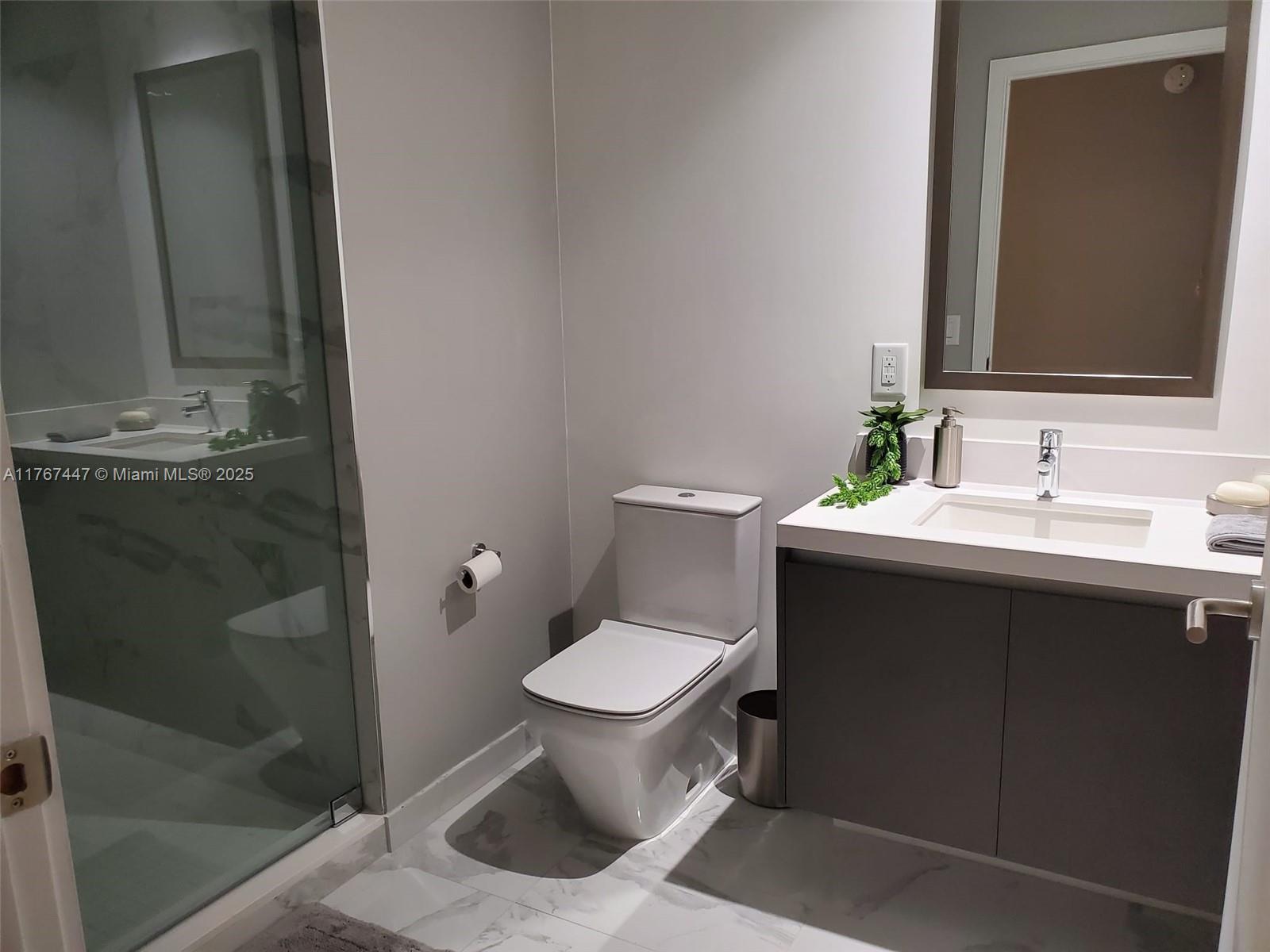 PARAMOUNT MIAMI WORLDCENT - Residential Lease