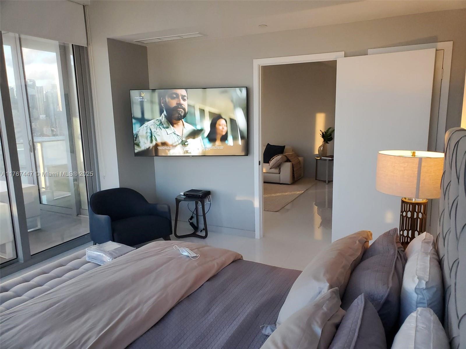 PARAMOUNT MIAMI WORLDCENT - Residential Lease