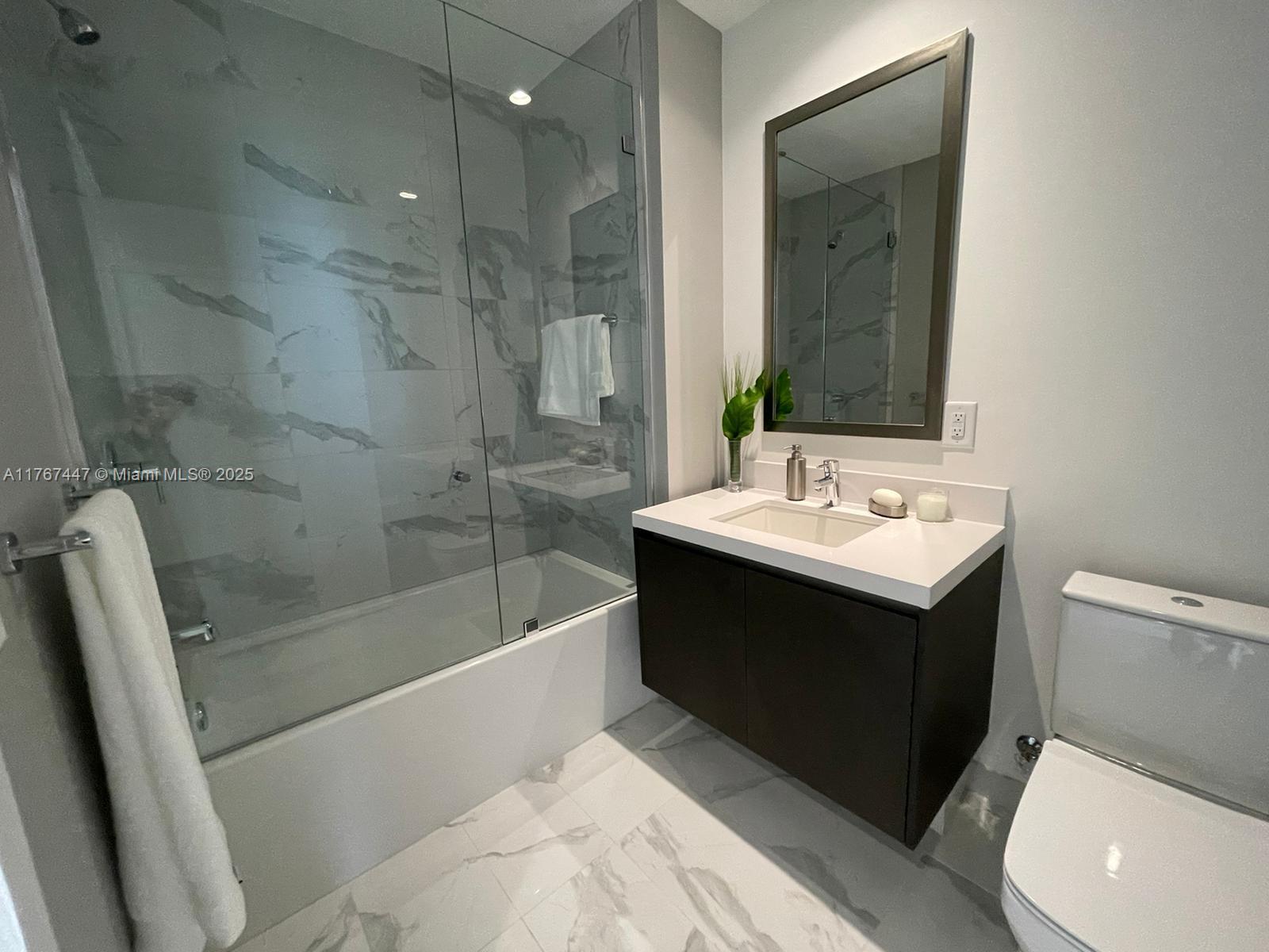 PARAMOUNT MIAMI WORLDCENT - Residential Lease