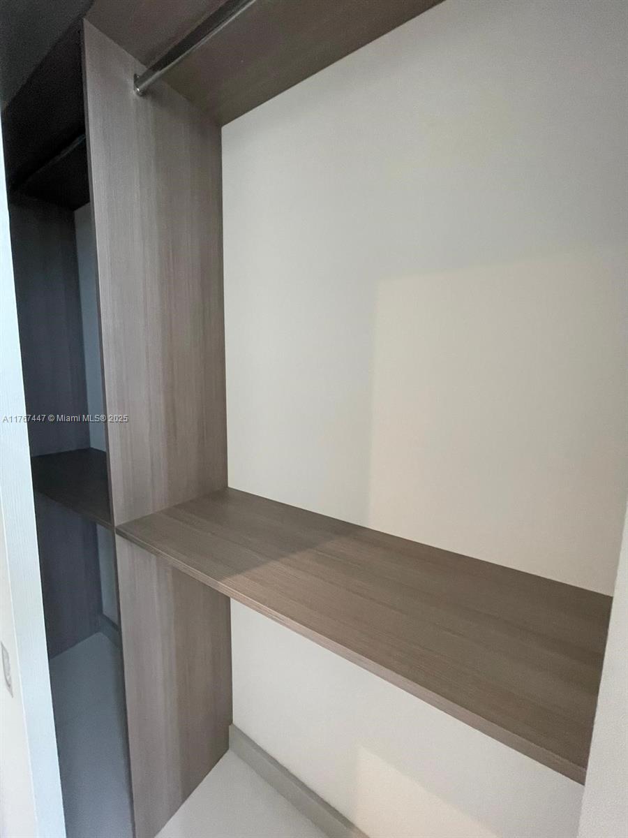 PARAMOUNT MIAMI WORLDCENT - Residential Lease