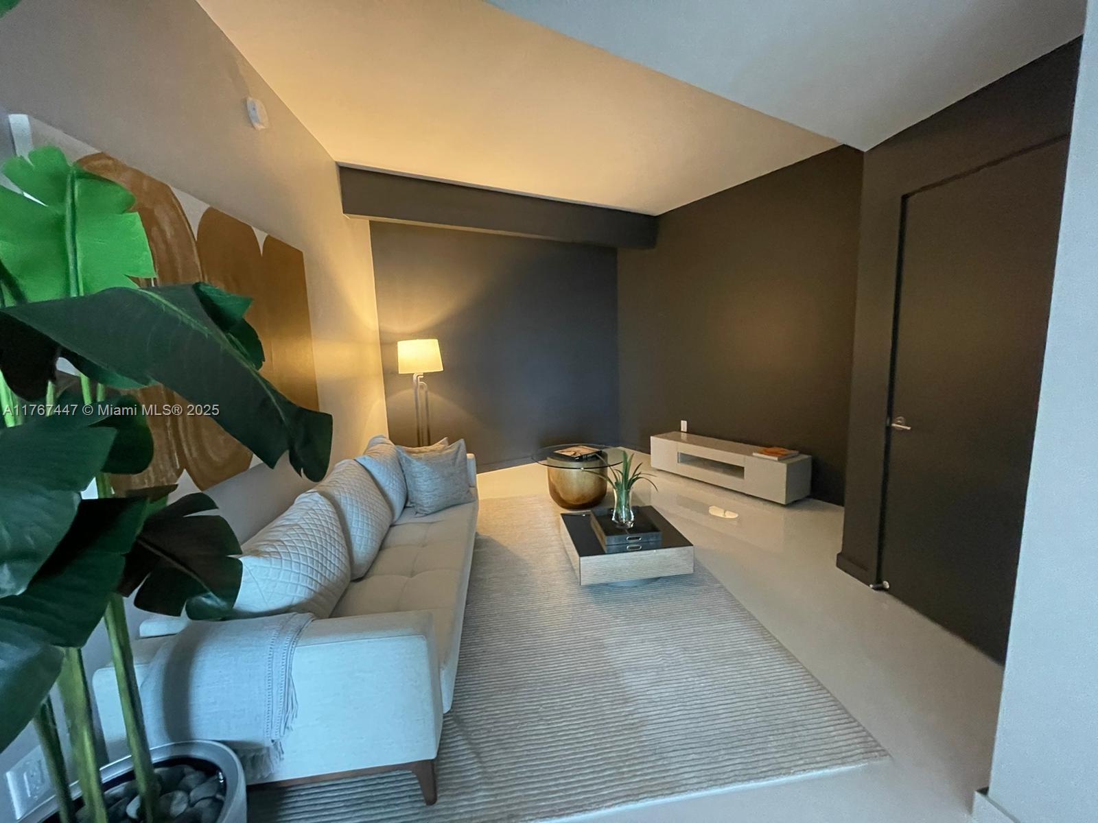 PARAMOUNT MIAMI WORLDCENT - Residential Lease