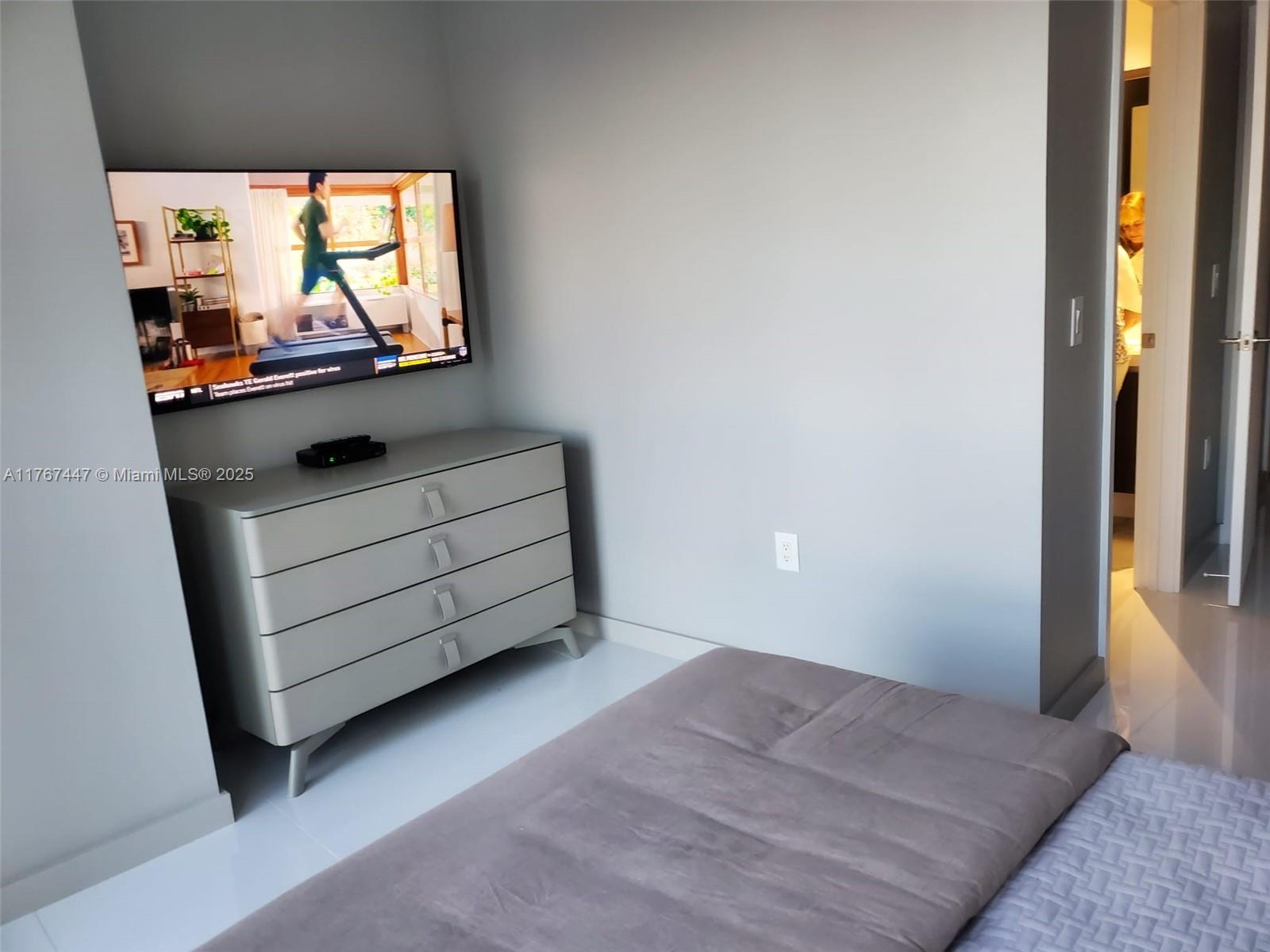 PARAMOUNT MIAMI WORLDCENT - Residential Lease