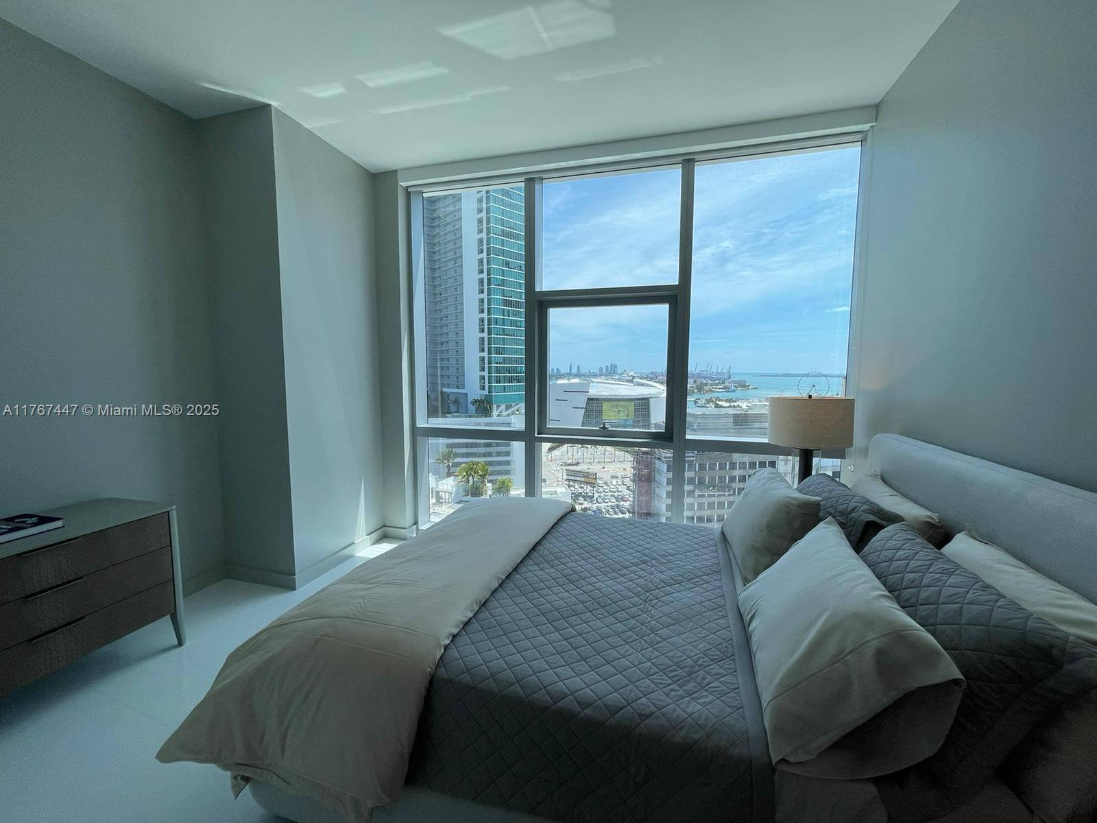 PARAMOUNT MIAMI WORLDCENT - Residential Lease