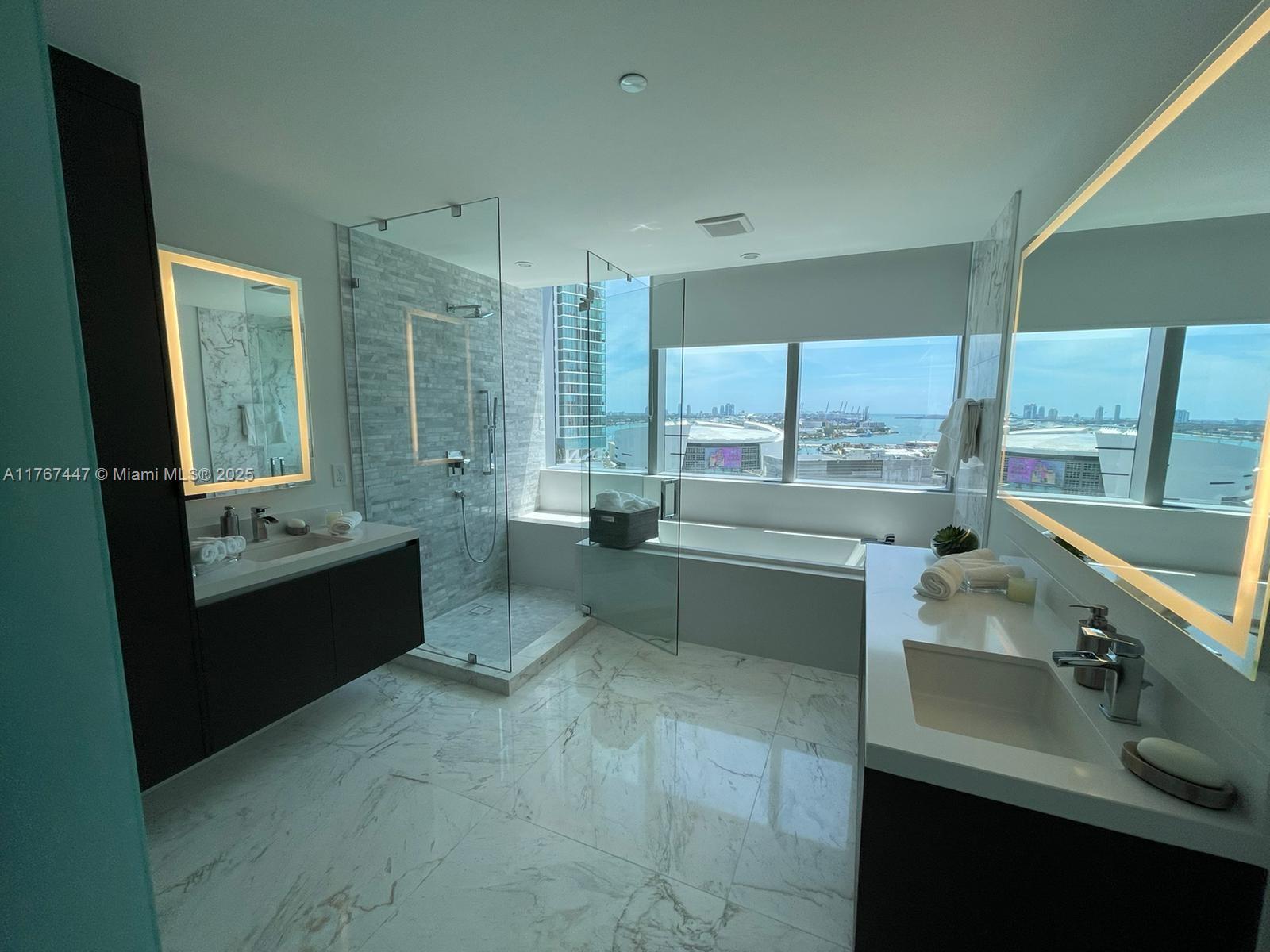 PARAMOUNT MIAMI WORLDCENT - Residential Lease