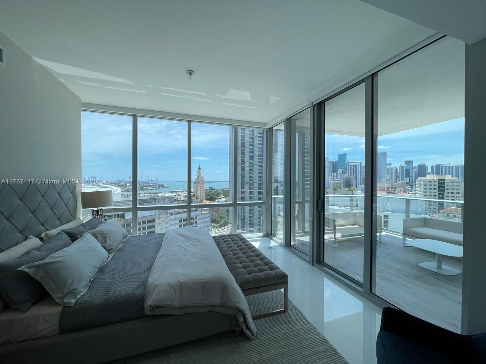 PARAMOUNT MIAMI WORLDCENT - Residential Lease