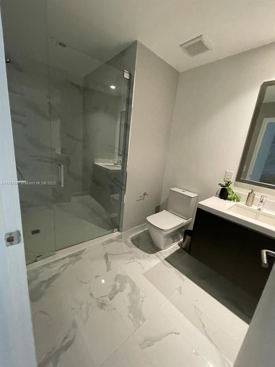 PARAMOUNT MIAMI WORLDCENT - Residential Lease
