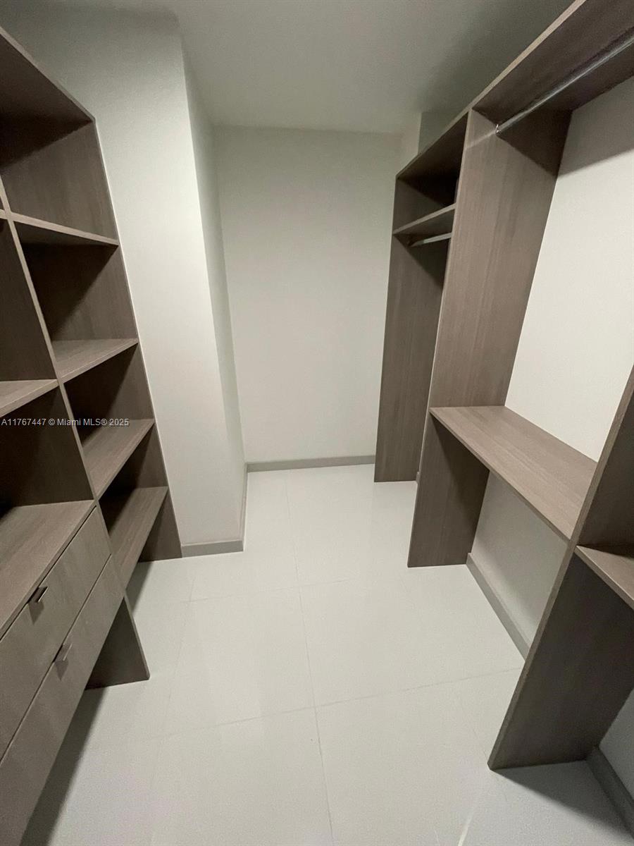 PARAMOUNT MIAMI WORLDCENT - Residential Lease