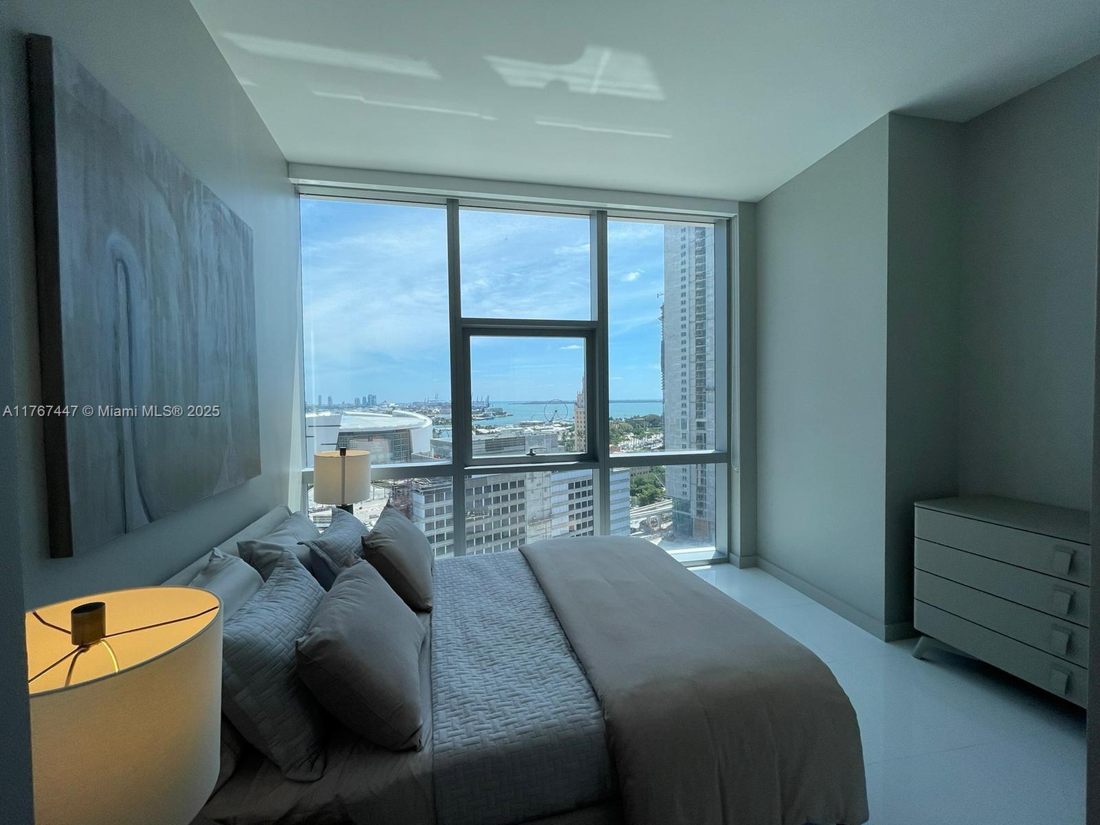 PARAMOUNT MIAMI WORLDCENT - Residential Lease