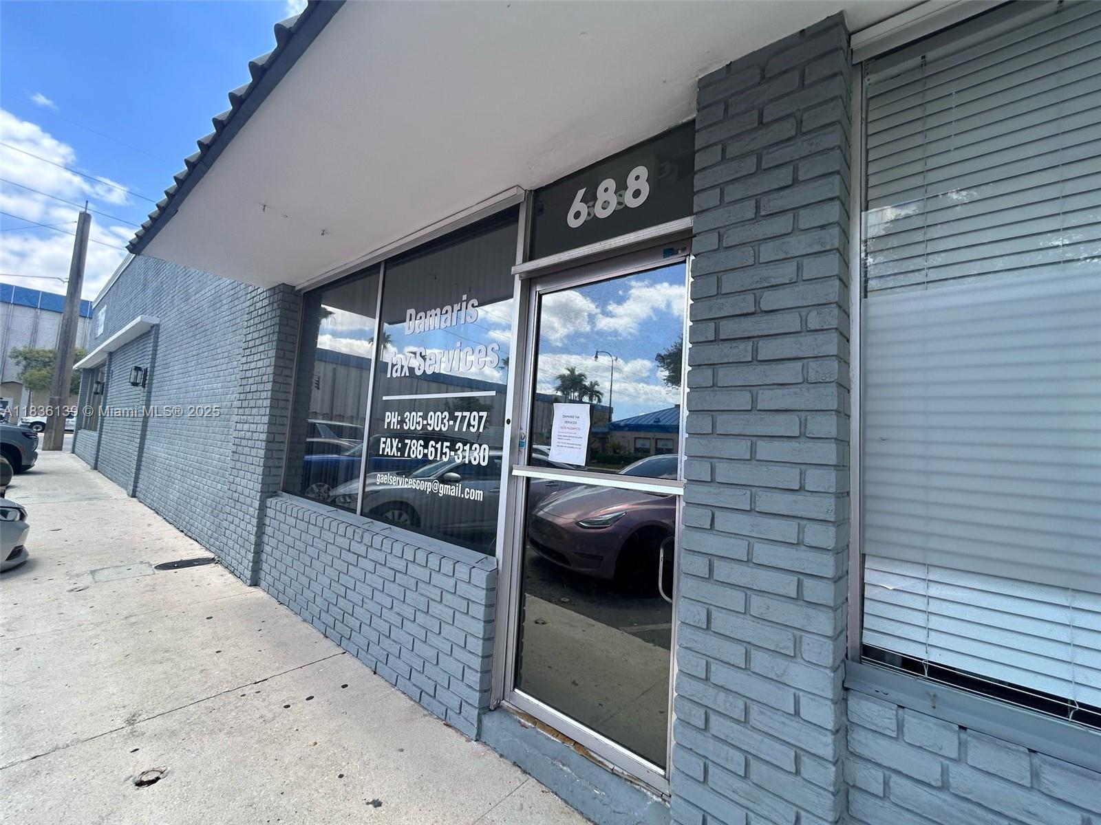 Explore a promising opportunity in Miami Springs! This 667-square-foot space boasts immense potential thanks to its prime location in a high-traffic, high-visibility area. Positioned near Miami International Airport, it offers a strategic location surrounded by IHOP, hotels, gas stations, and popular fast-food chains. Reach out to us for more details!