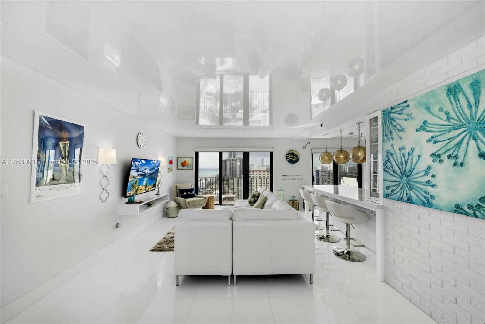 SUMMIT CONDO - Residential