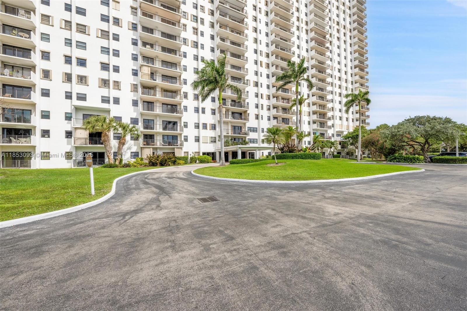 SUMMIT CONDO - Residential