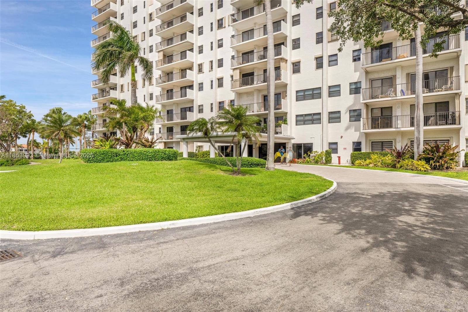 SUMMIT CONDO - Residential