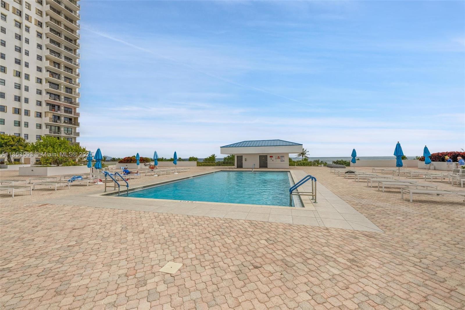 SUMMIT CONDO - Residential