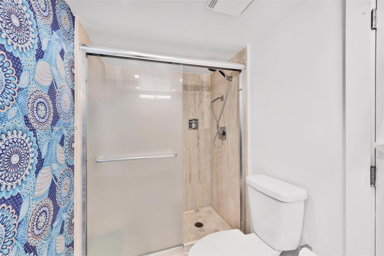 SUMMIT CONDO - Residential