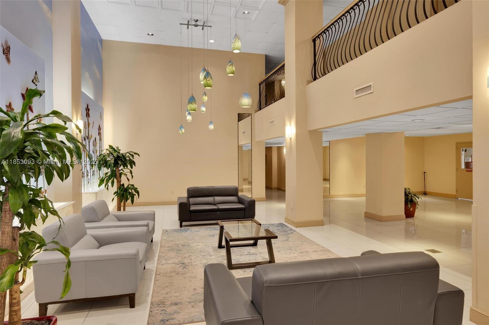 SUMMIT CONDO - Residential