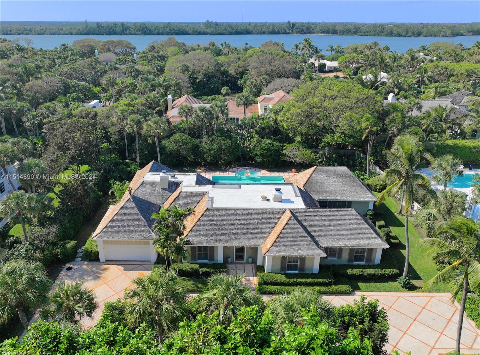 ISLAND BEACH - Residential