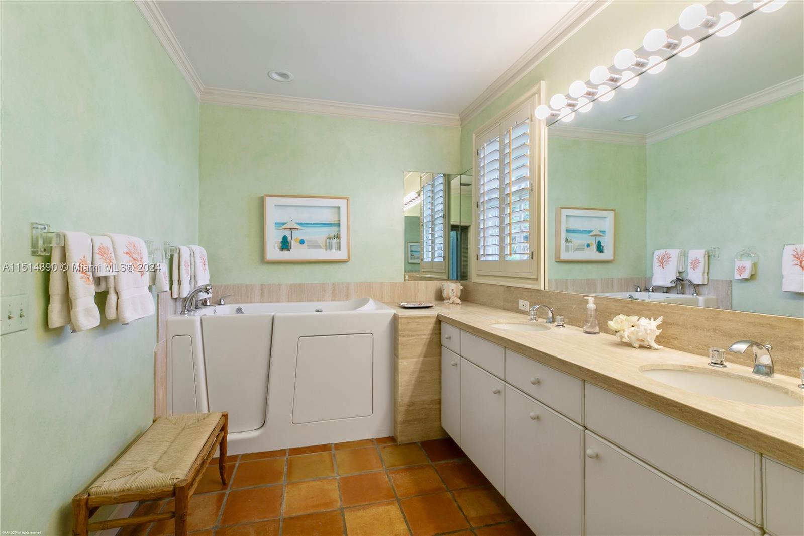 ISLAND BEACH - Residential