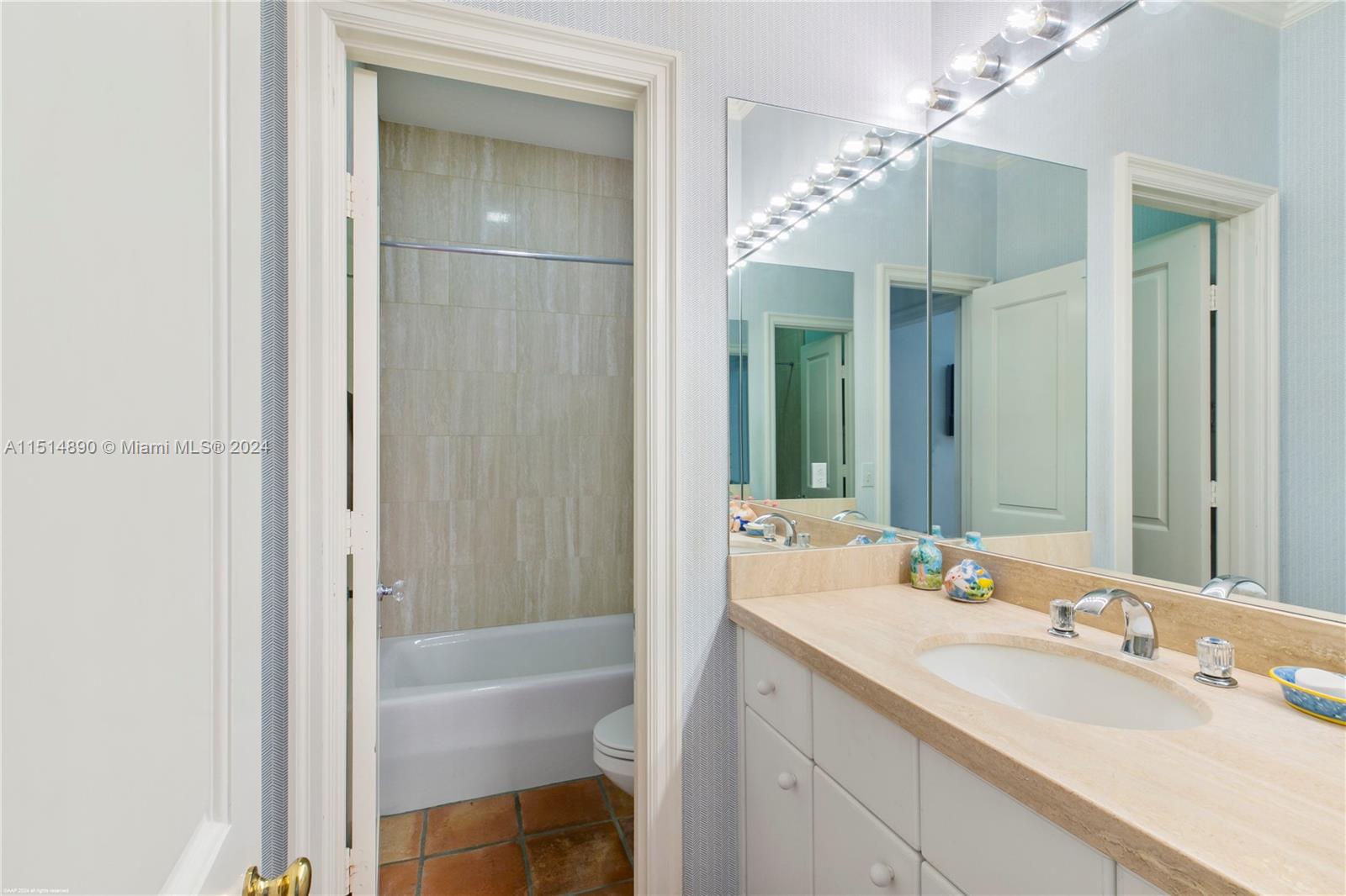 ISLAND BEACH - Residential