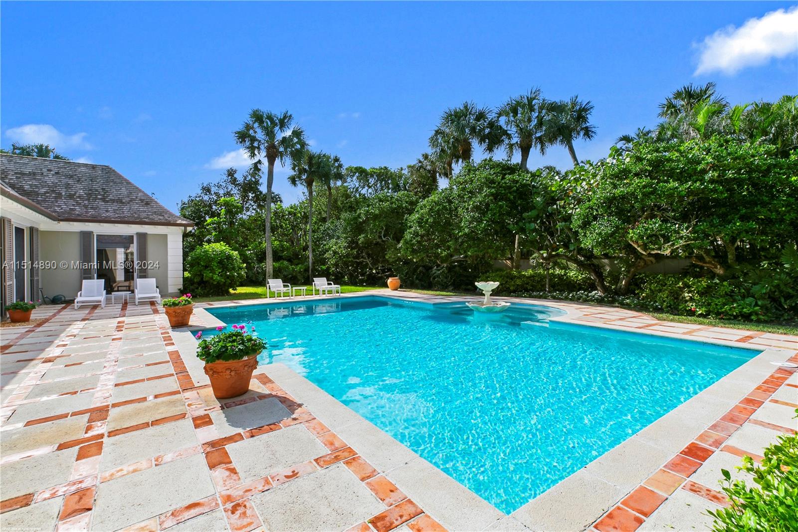 ISLAND BEACH - Residential