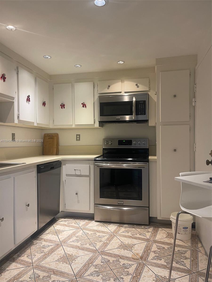 SEA AIR TOWERS CONDO - Residential Lease