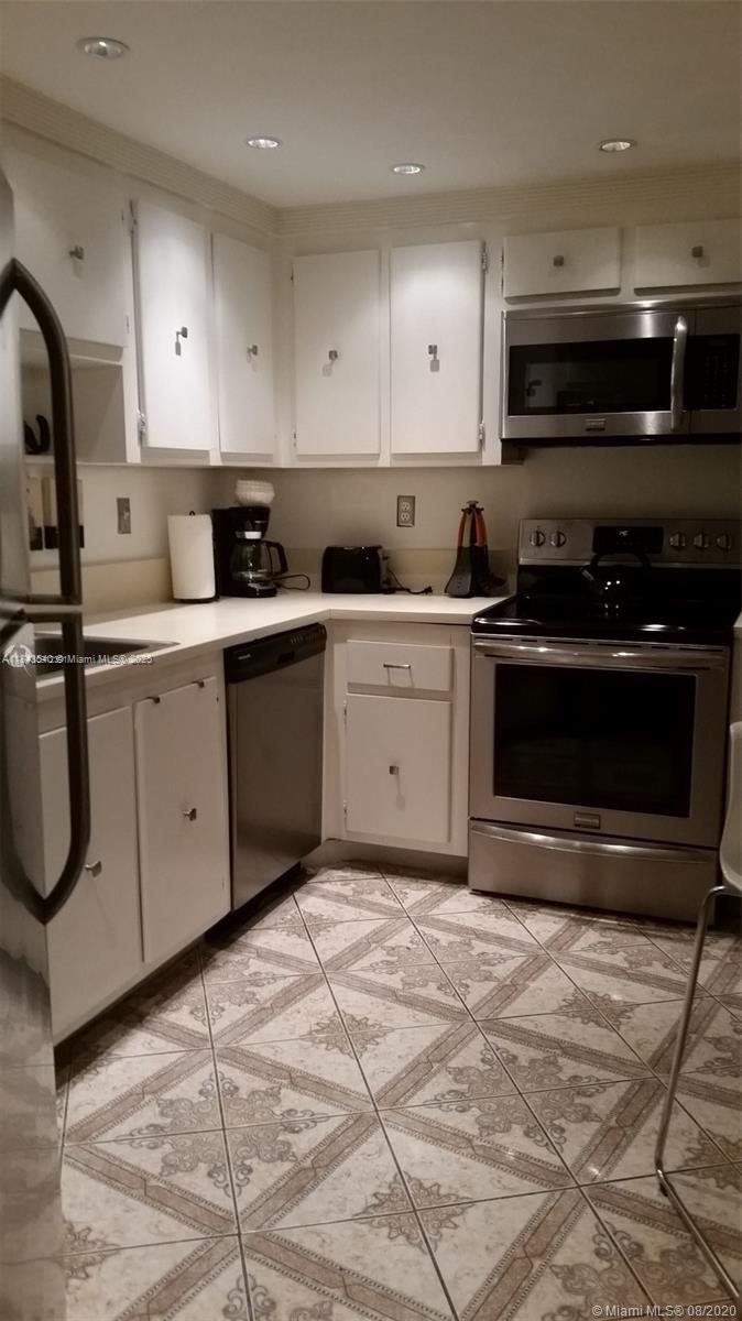 SEA AIR TOWERS CONDO - Residential Lease