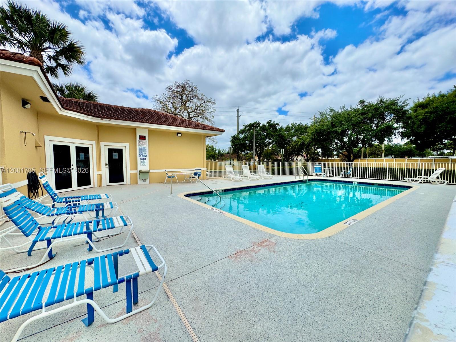 NOB HILL LANDINGS CONDOMI - Residential Lease