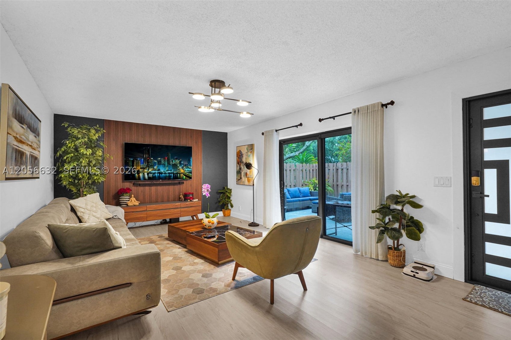 2603 Lakeview Ct