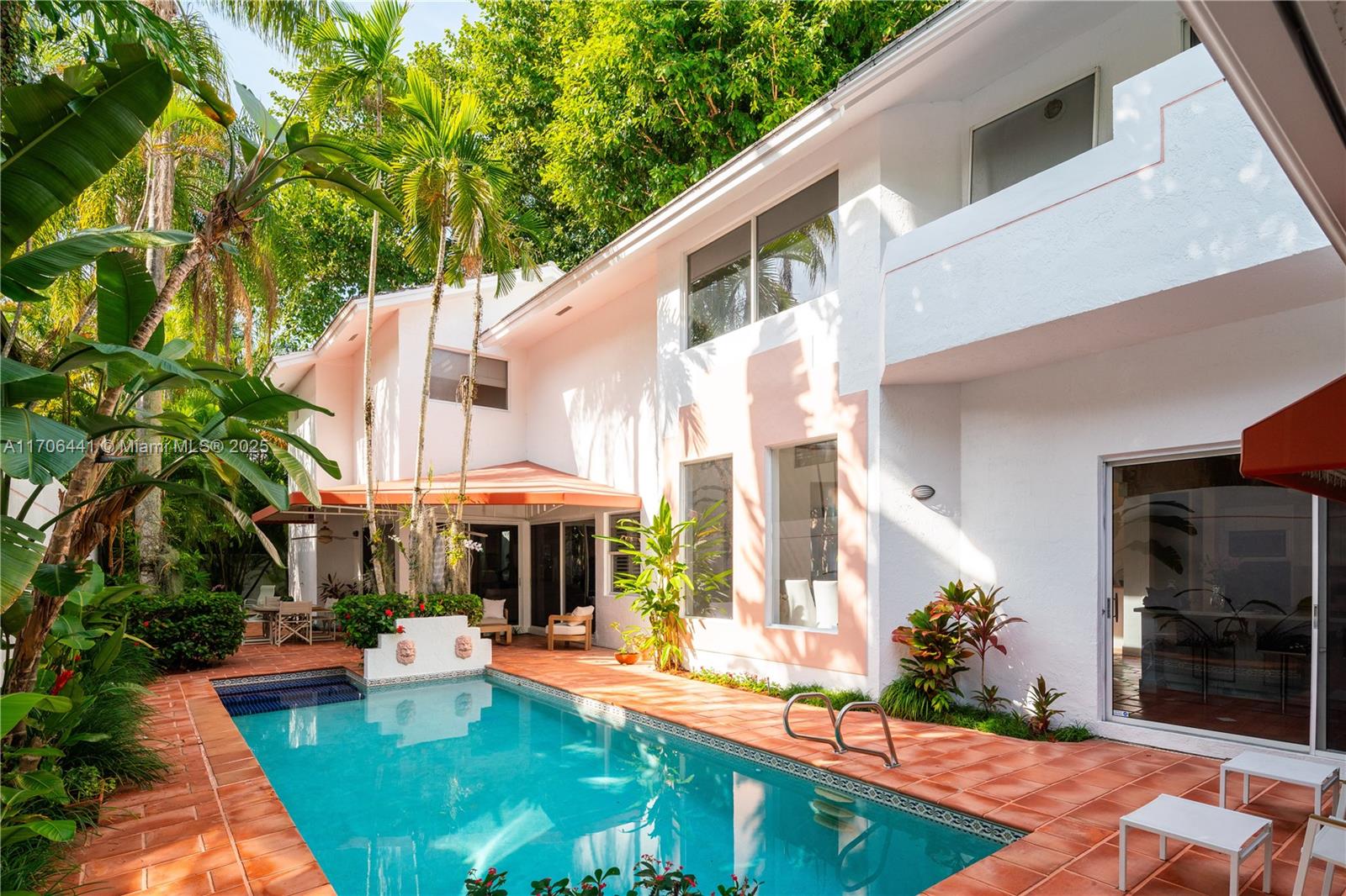 LEAFY WAY - Residential