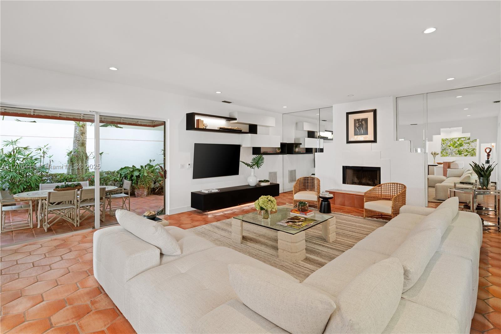 LEAFY WAY - Residential