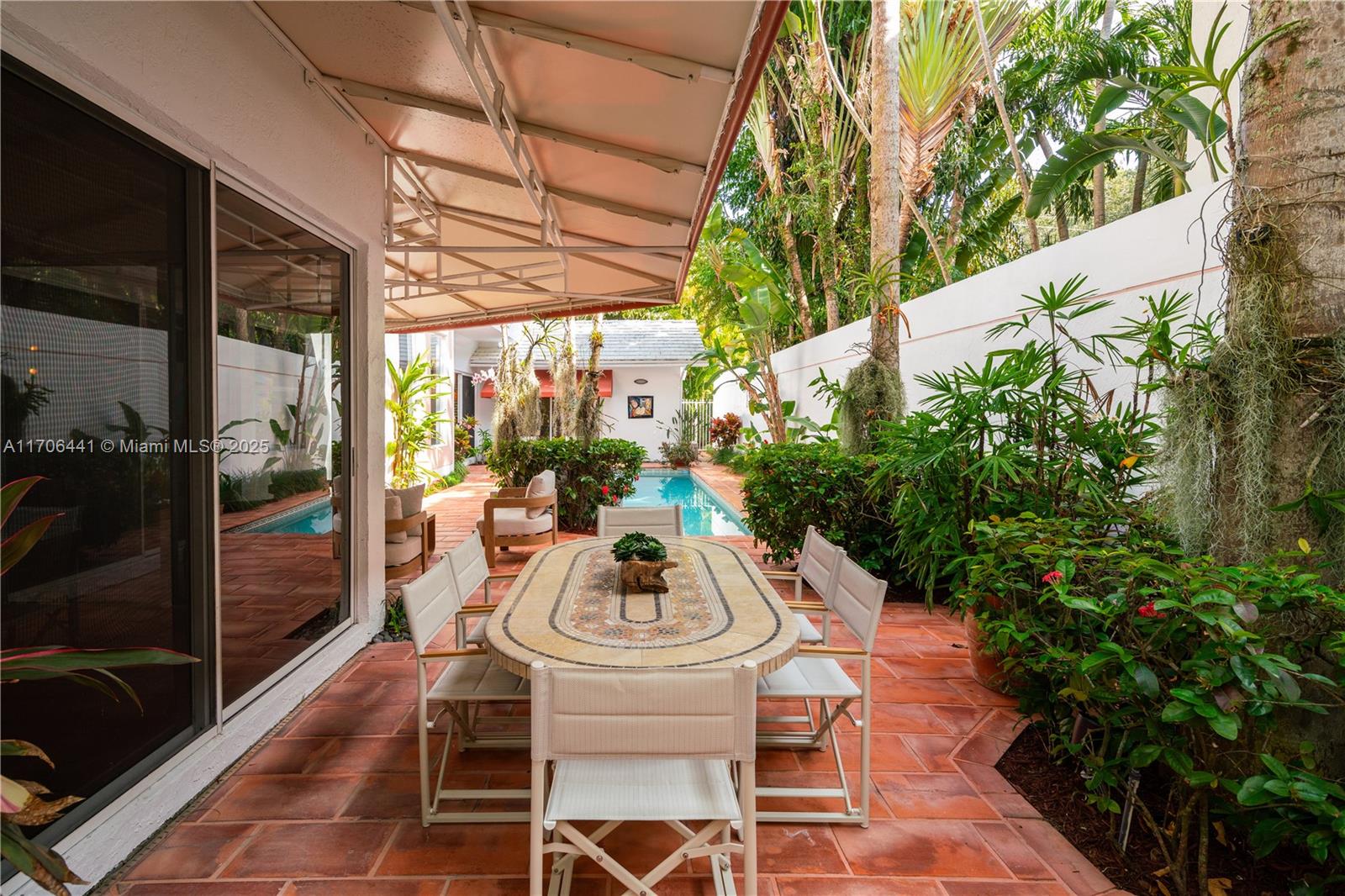 LEAFY WAY - Residential