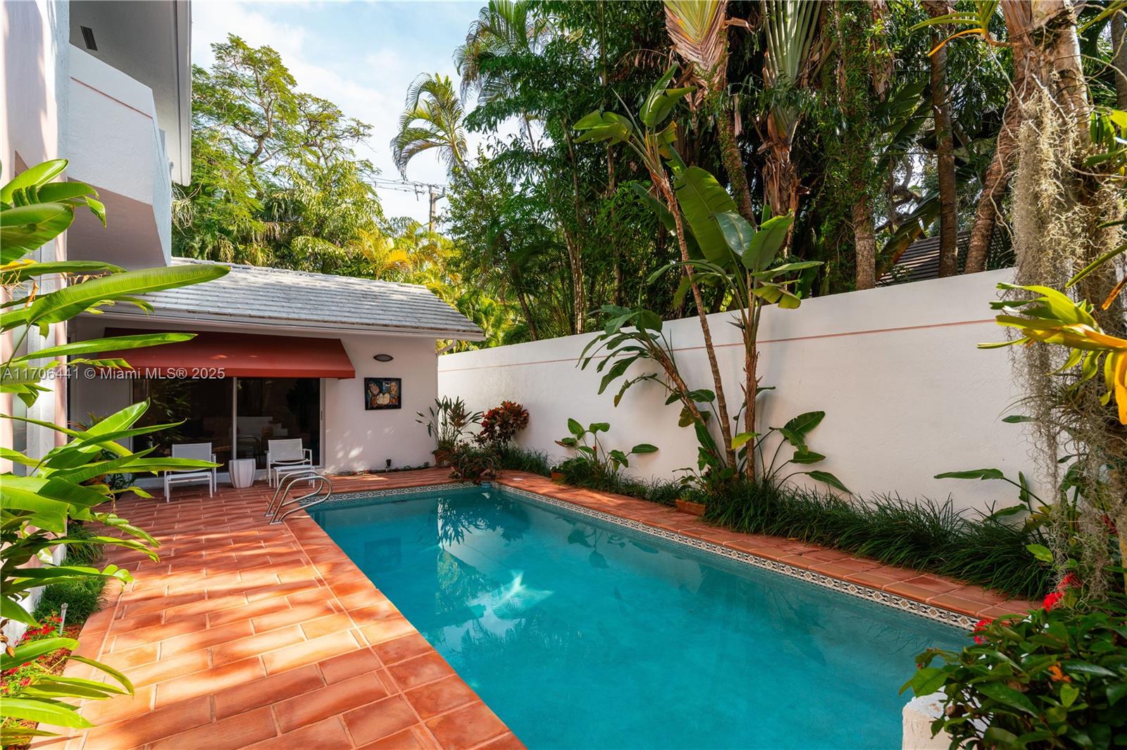 LEAFY WAY - Residential