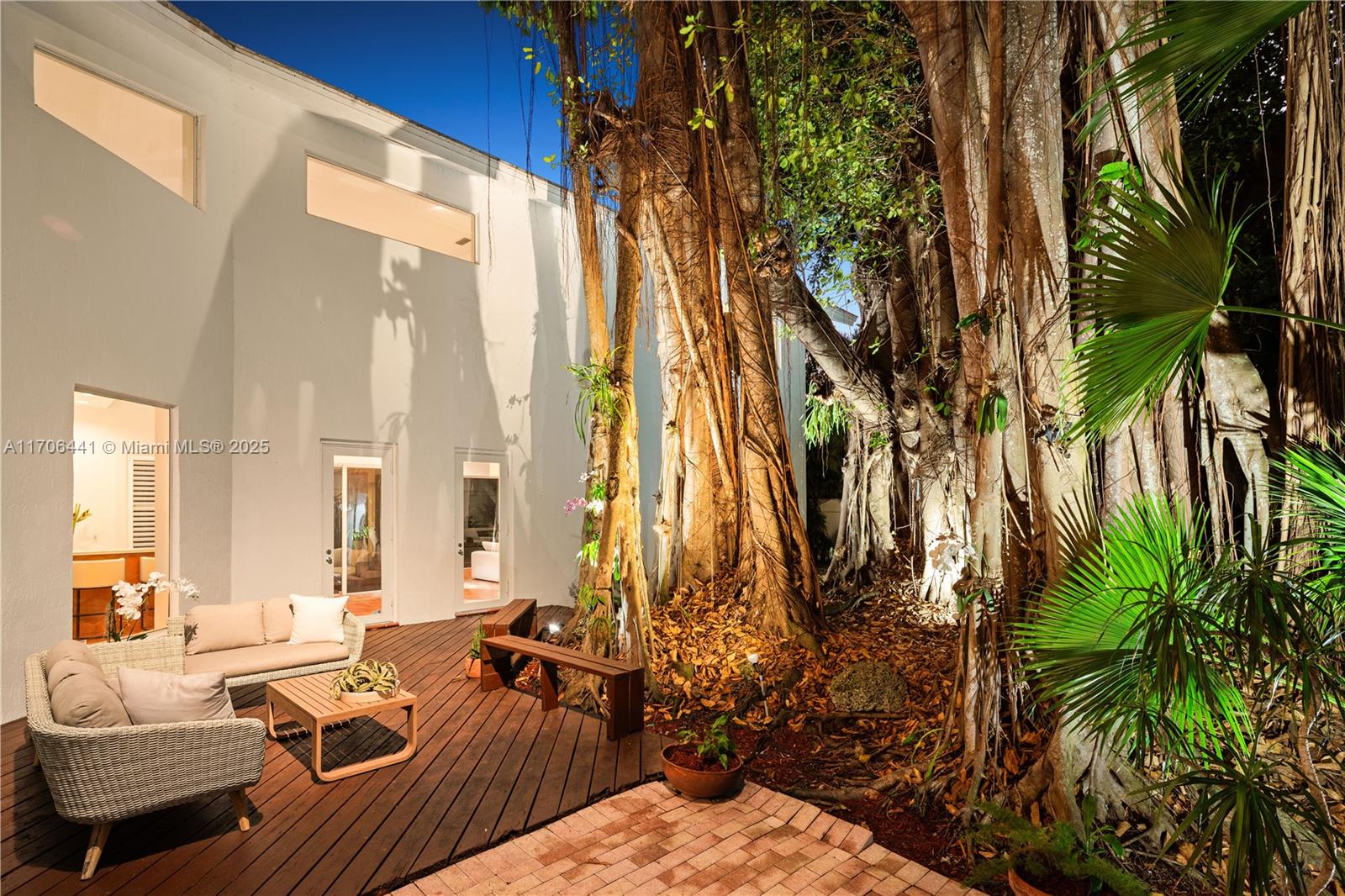 LEAFY WAY - Residential