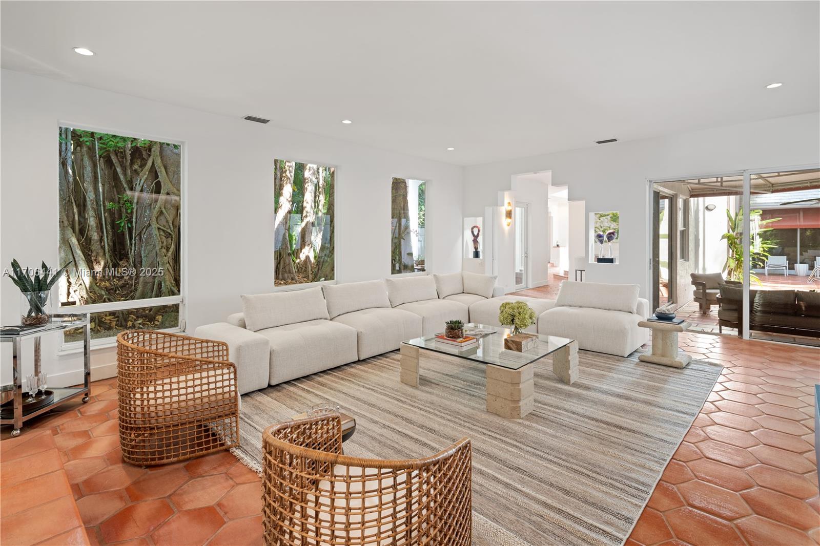 LEAFY WAY - Residential