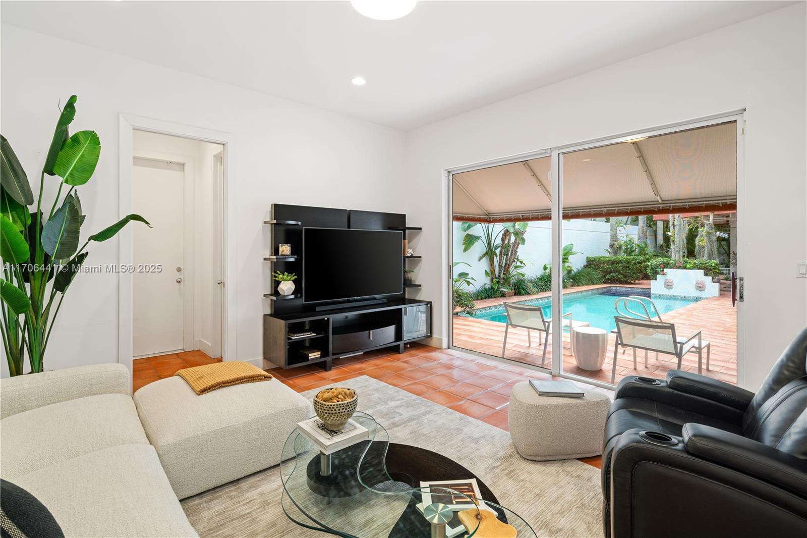 LEAFY WAY - Residential
