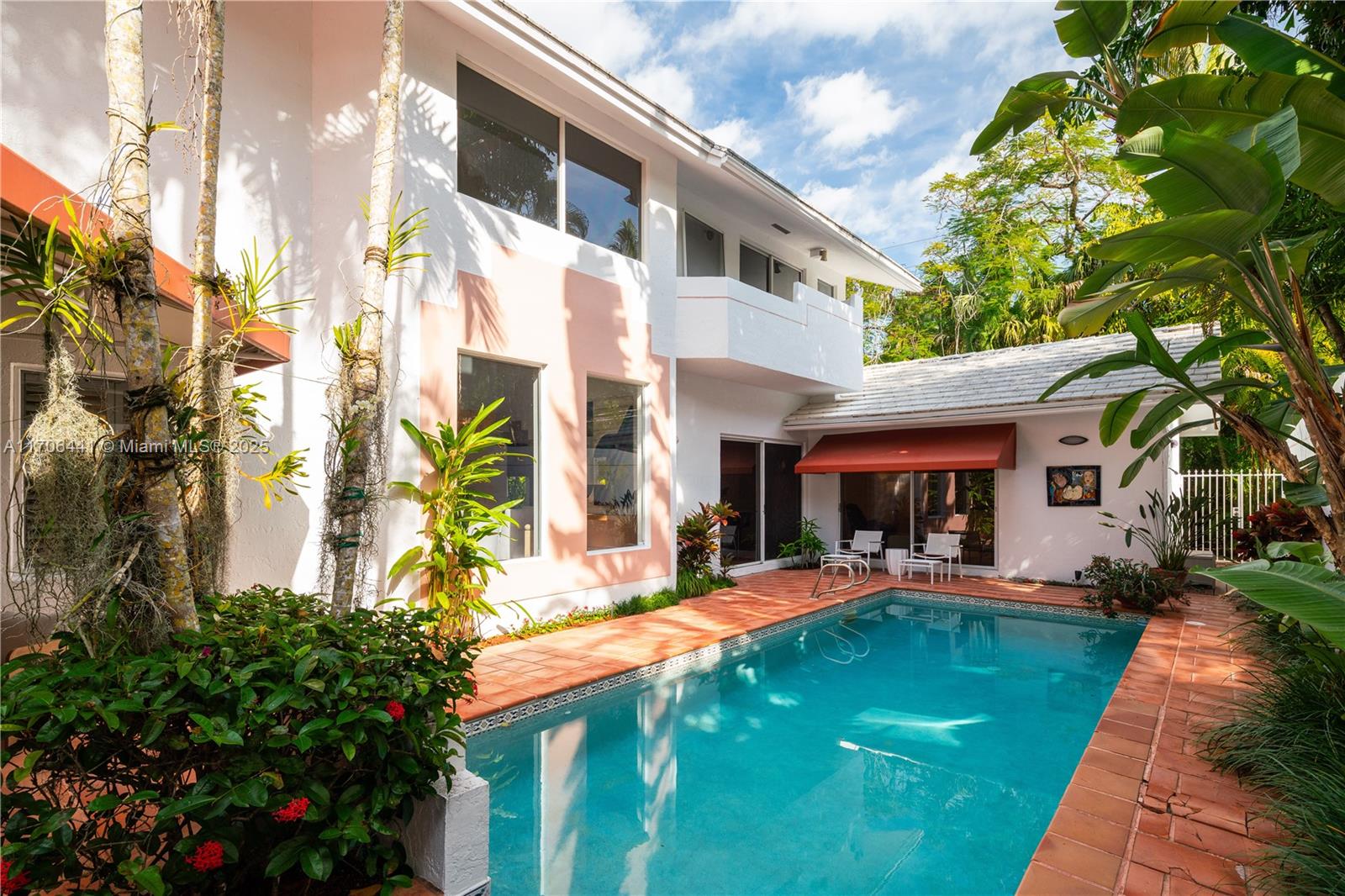 LEAFY WAY - Residential