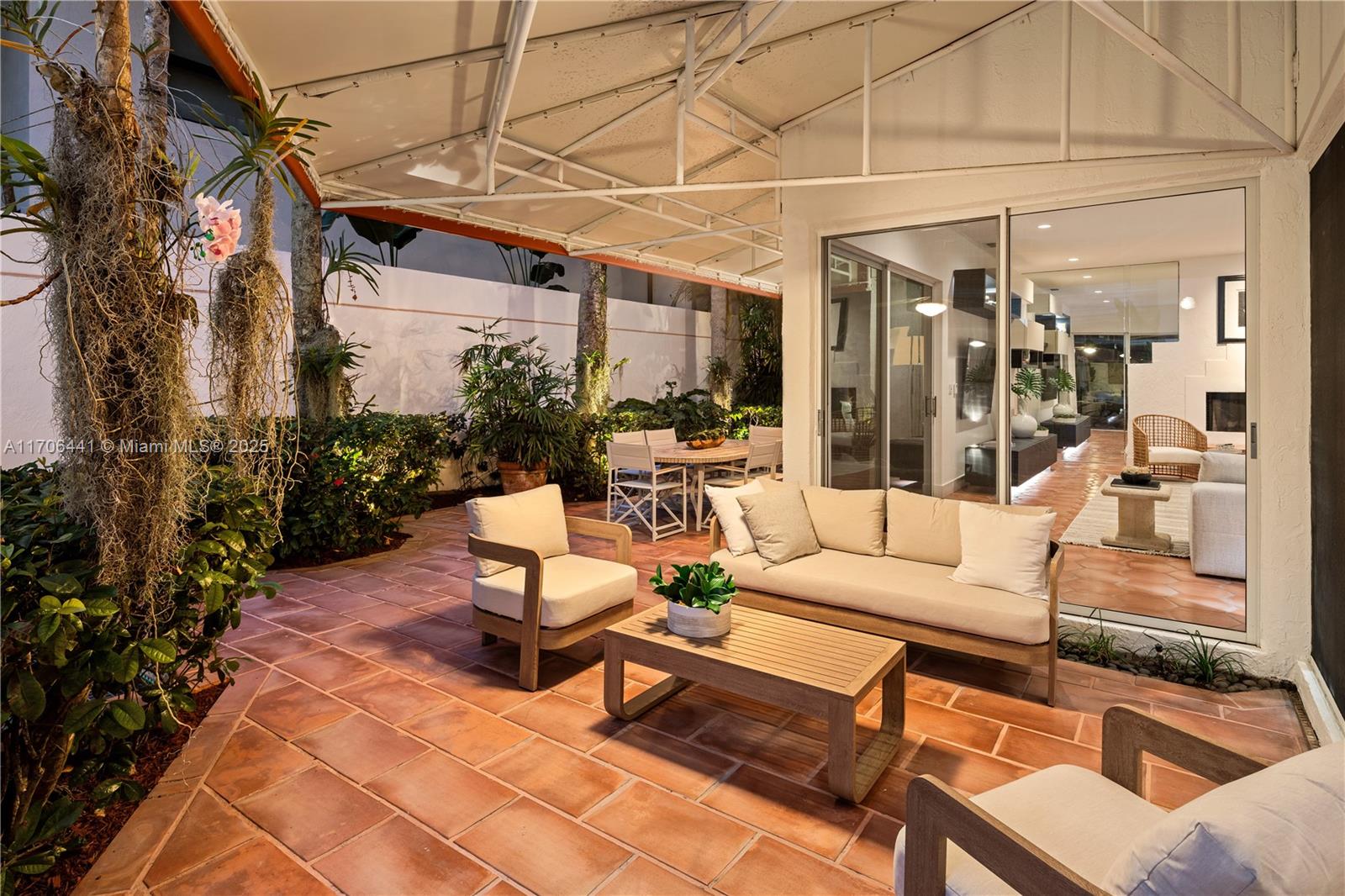 LEAFY WAY - Residential