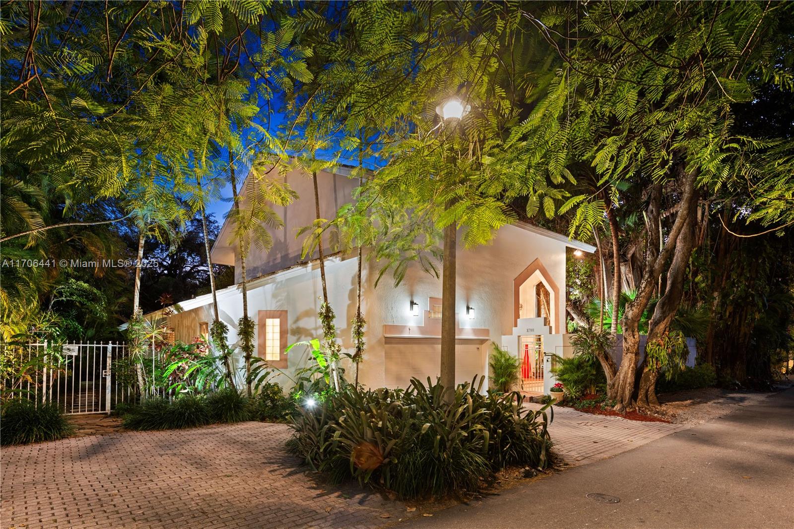 LEAFY WAY - Residential