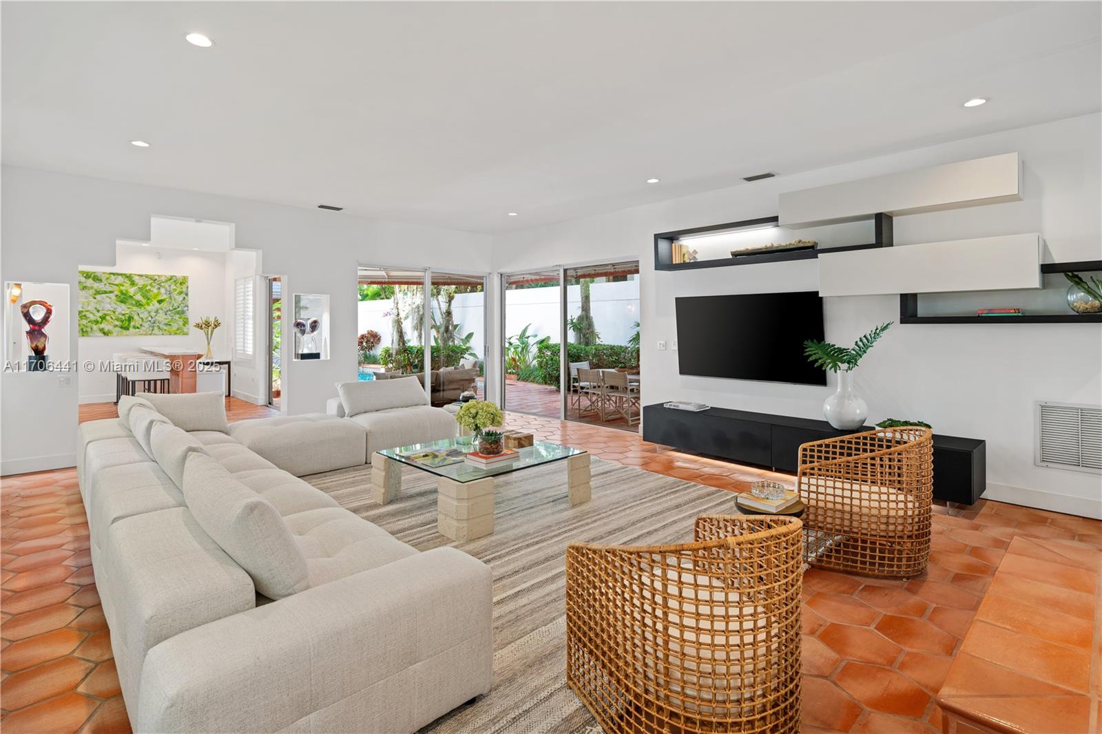 LEAFY WAY - Residential