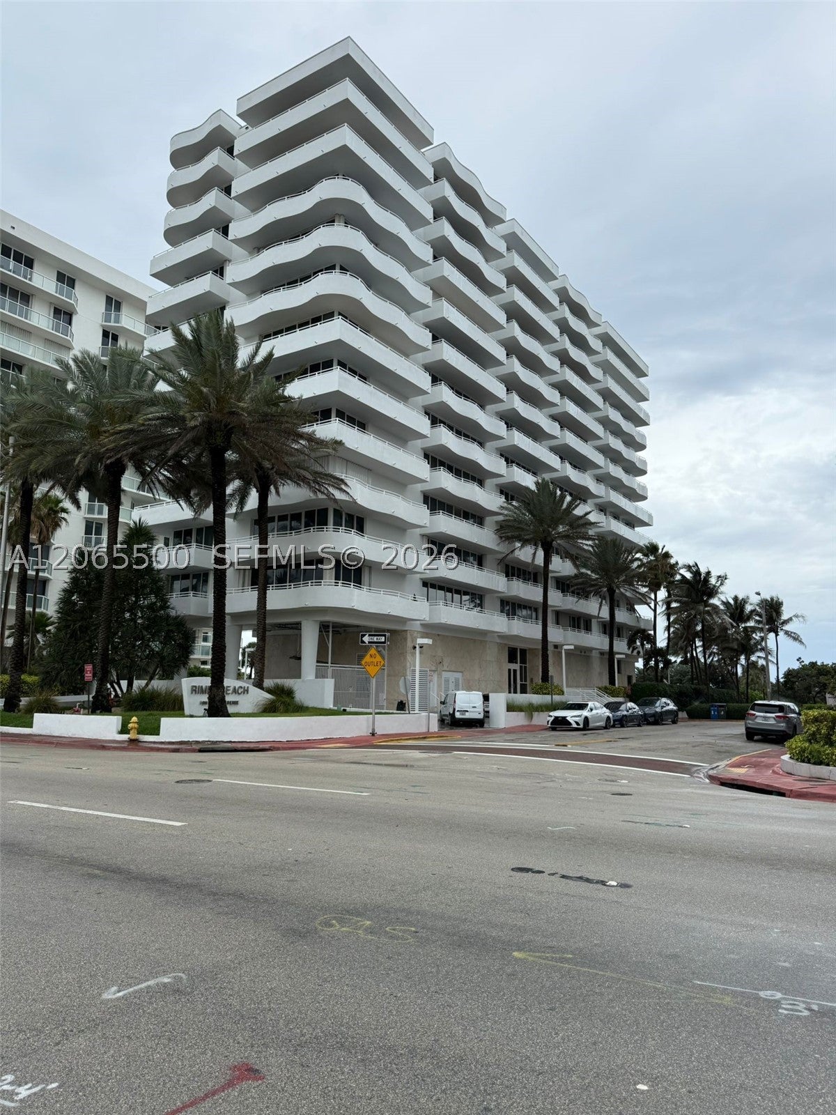 8911 Collins Ave 1103