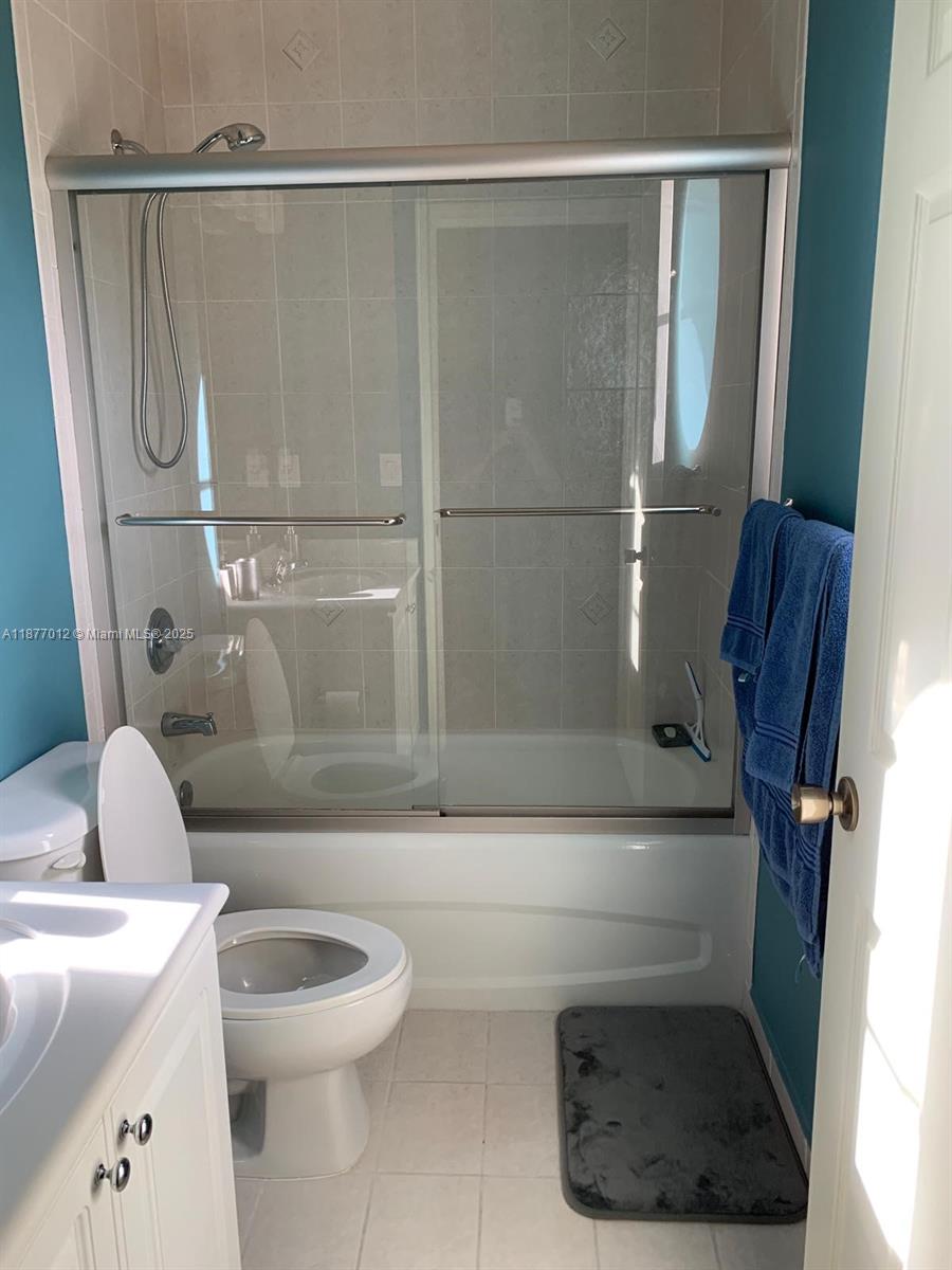 VILLAS AT HARBOR ISLES CO - Residential Lease