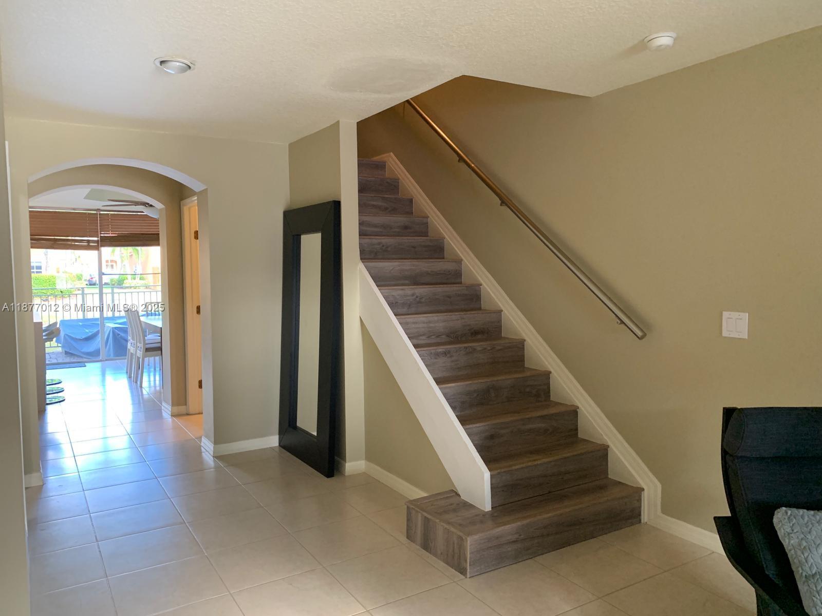 VILLAS AT HARBOR ISLES CO - Residential Lease