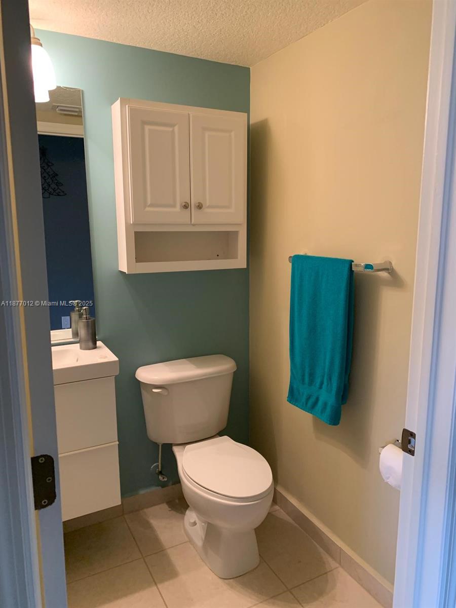 VILLAS AT HARBOR ISLES CO - Residential Lease