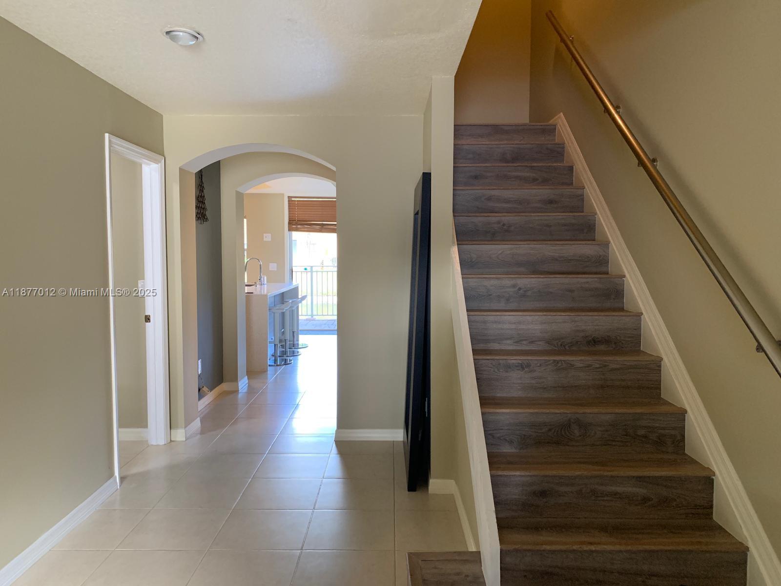 VILLAS AT HARBOR ISLES CO - Residential Lease