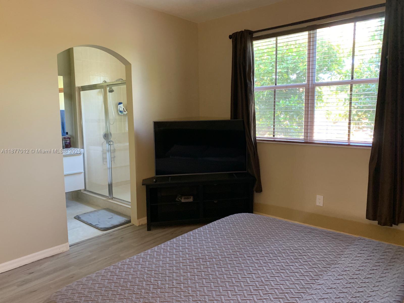 VILLAS AT HARBOR ISLES CO - Residential Lease