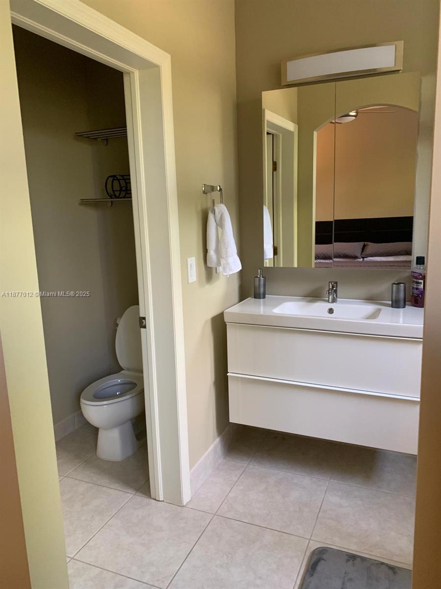 VILLAS AT HARBOR ISLES CO - Residential Lease